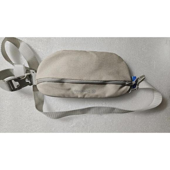 Therabody Women's Waist Bag Fanny Pack Adjustable Strap - Picture 7 of 9